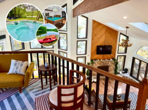 Spacious Waterfront Mansion wHot tubPoolTable